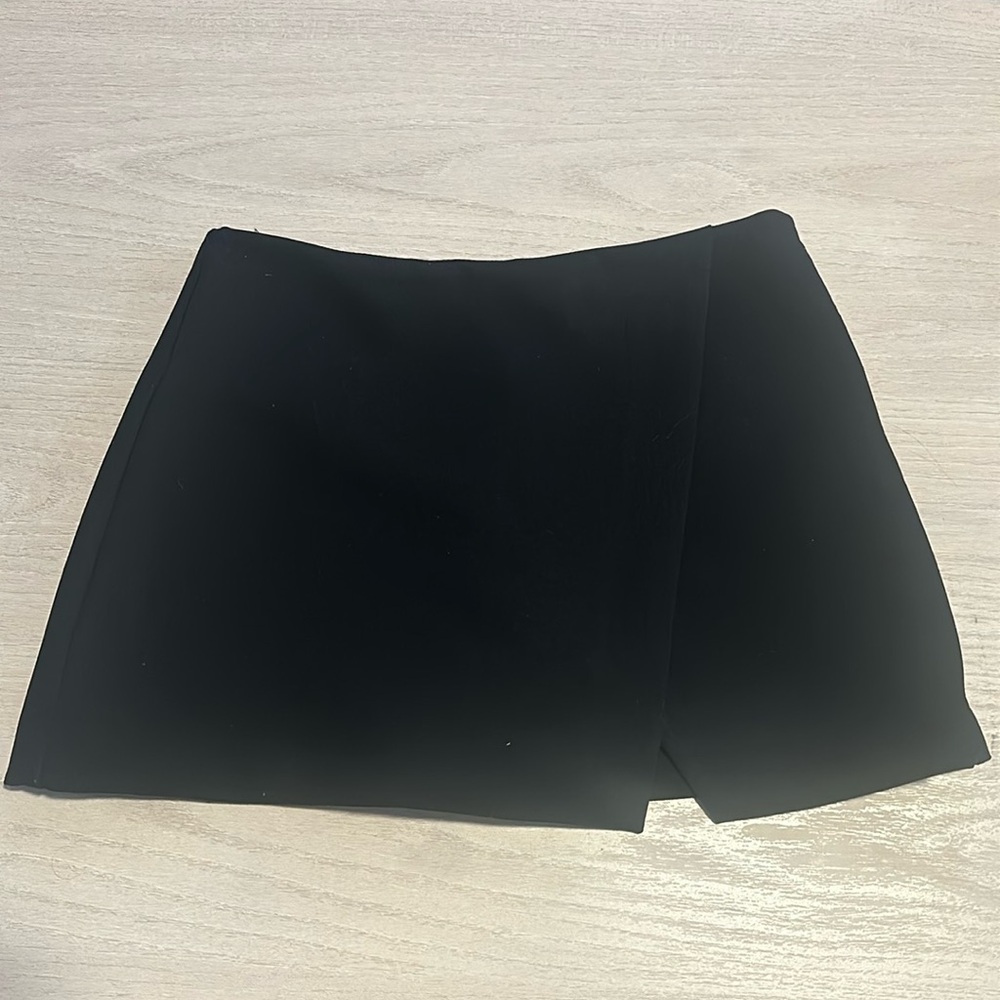 Zara- Black Skort